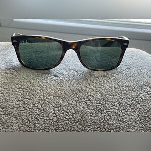 Rayban New Wayfarer 2132 902 52-18 Polished Tortoise
